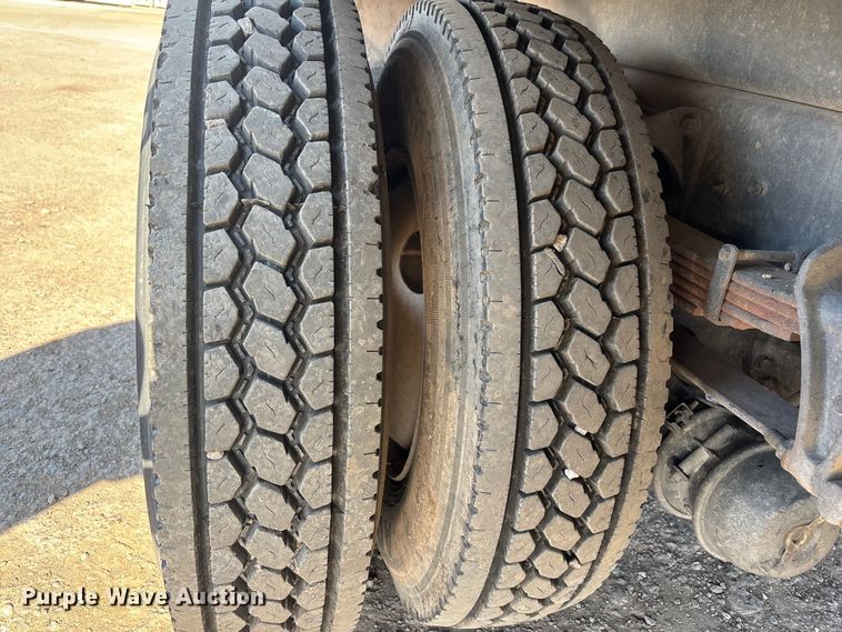 image for item EL2567 2006 Ford F750 crane truck