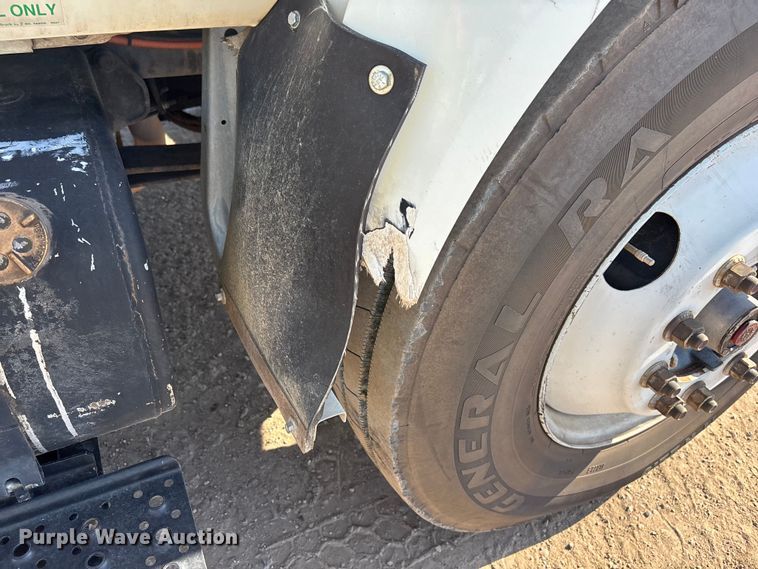 image for item EL2567 2006 Ford F750 crane truck