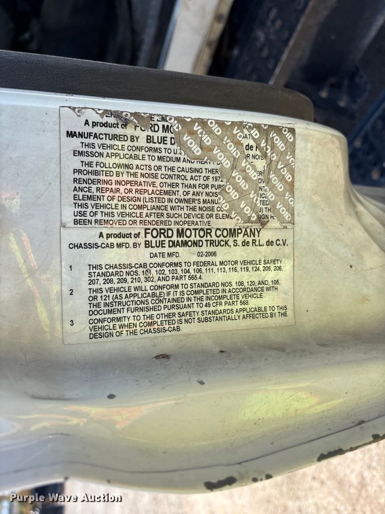 image for item EL2567 2006 Ford F750 crane truck