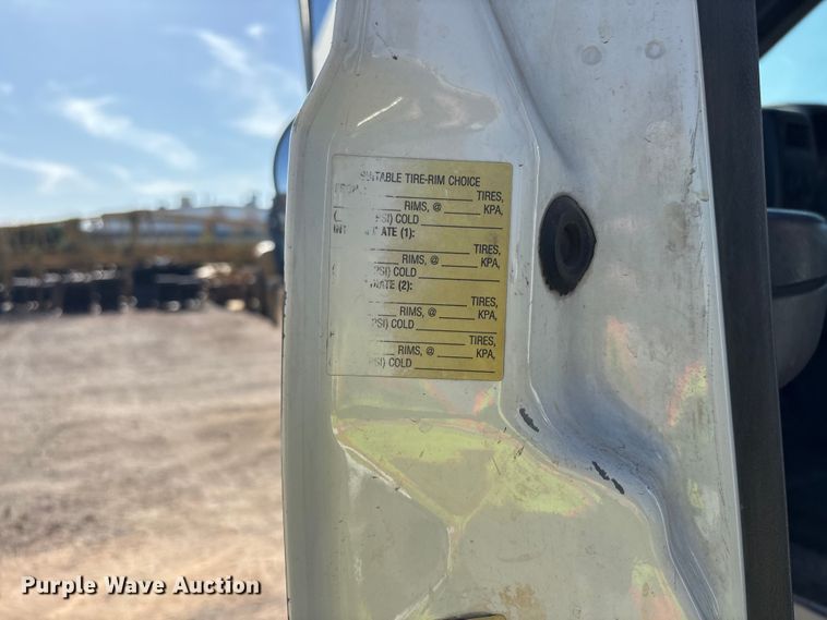 image for item EL2567 2006 Ford F750 crane truck
