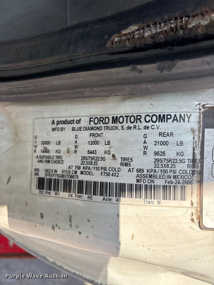 image for item EL2567 2006 Ford F750 crane truck