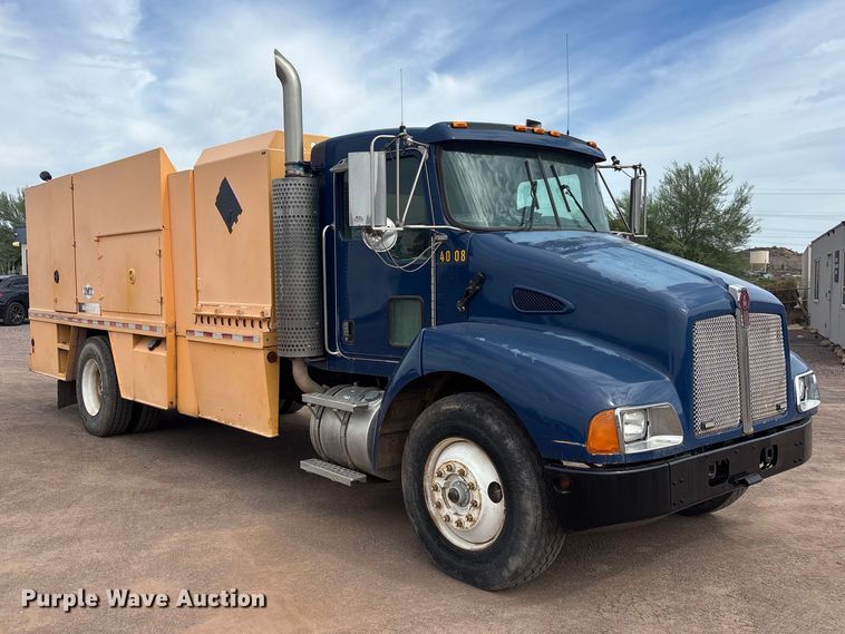 image for item EL2606 2007 Kenworth T300 fuel / lube truck