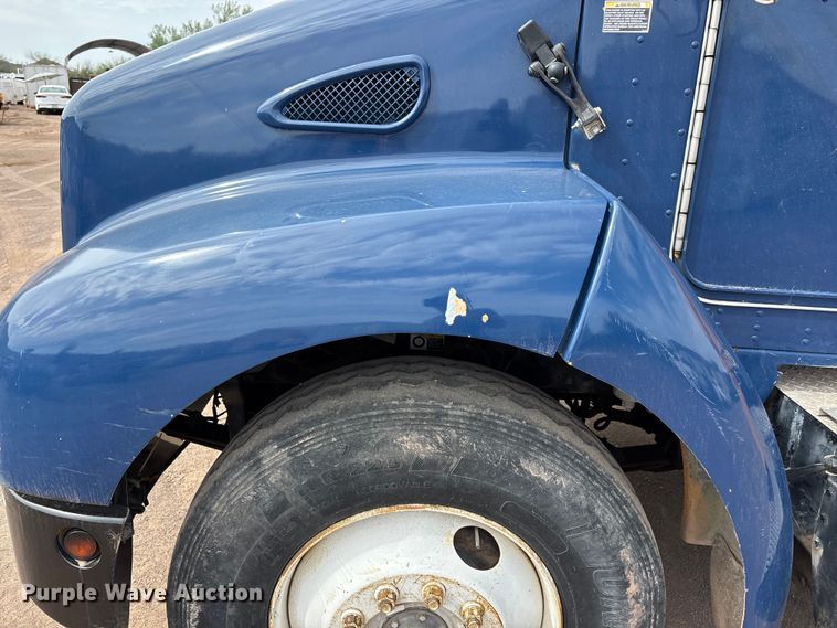 image for item EL2606 2007 Kenworth T300 fuel / lube truck