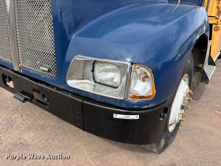 image for item EL2606 2007 Kenworth T300 fuel / lube truck