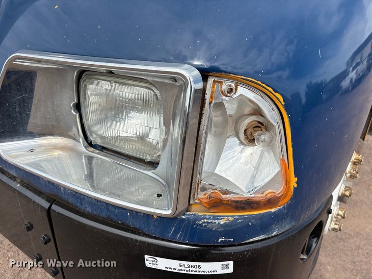 image for item EL2606 2007 Kenworth T300 fuel / lube truck