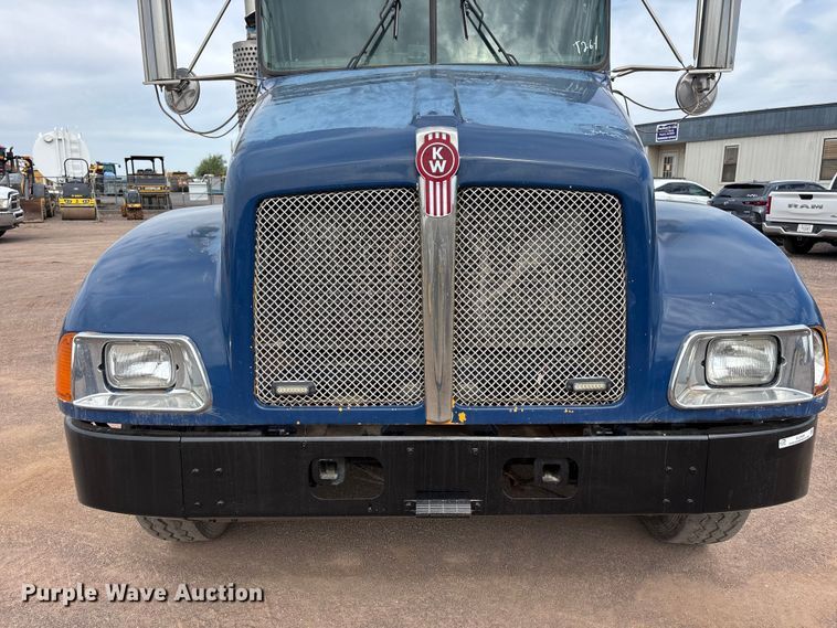 image for item EL2606 2007 Kenworth T300 fuel / lube truck