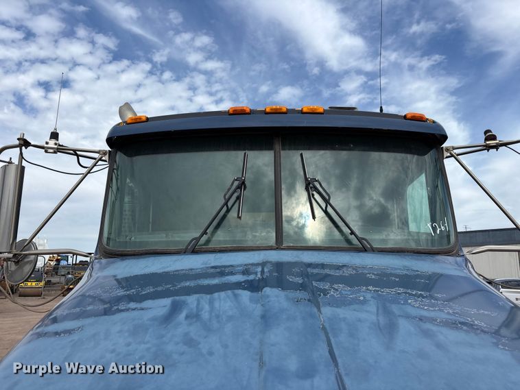 image for item EL2606 2007 Kenworth T300 fuel / lube truck