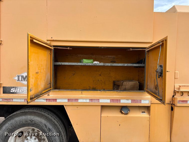image for item EL2606 2007 Kenworth T300 fuel / lube truck