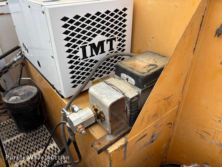 image for item EL2606 2007 Kenworth T300 fuel / lube truck
