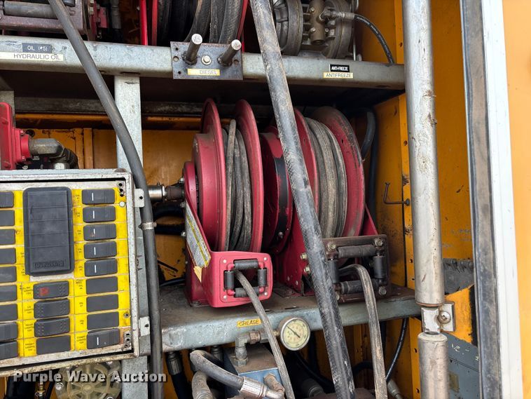 image for item EL2606 2007 Kenworth T300 fuel / lube truck
