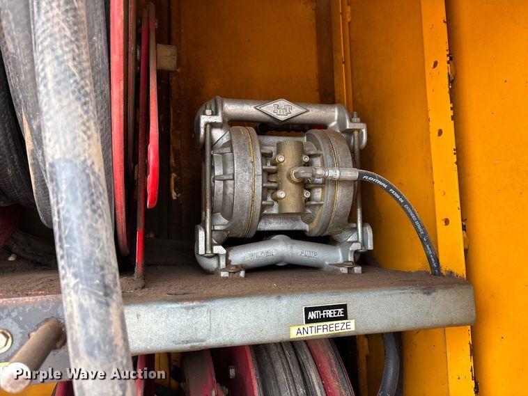 image for item EL2606 2007 Kenworth T300 fuel / lube truck