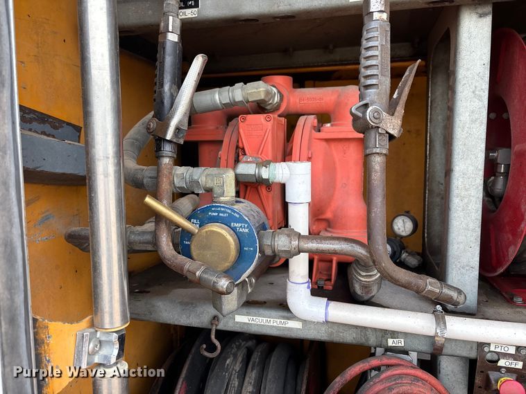 image for item EL2606 2007 Kenworth T300 fuel / lube truck