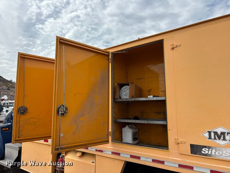 image for item EL2606 2007 Kenworth T300 fuel / lube truck