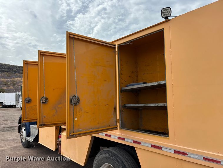 image for item EL2606 2007 Kenworth T300 fuel / lube truck