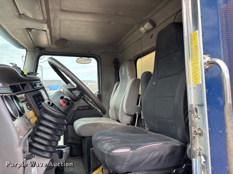 image for item EL2606 2007 Kenworth T300 fuel / lube truck