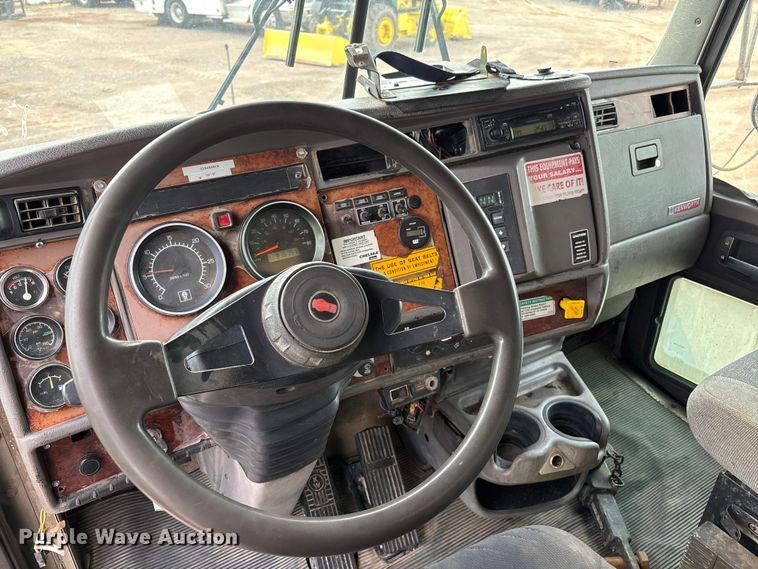 image for item EL2606 2007 Kenworth T300 fuel / lube truck