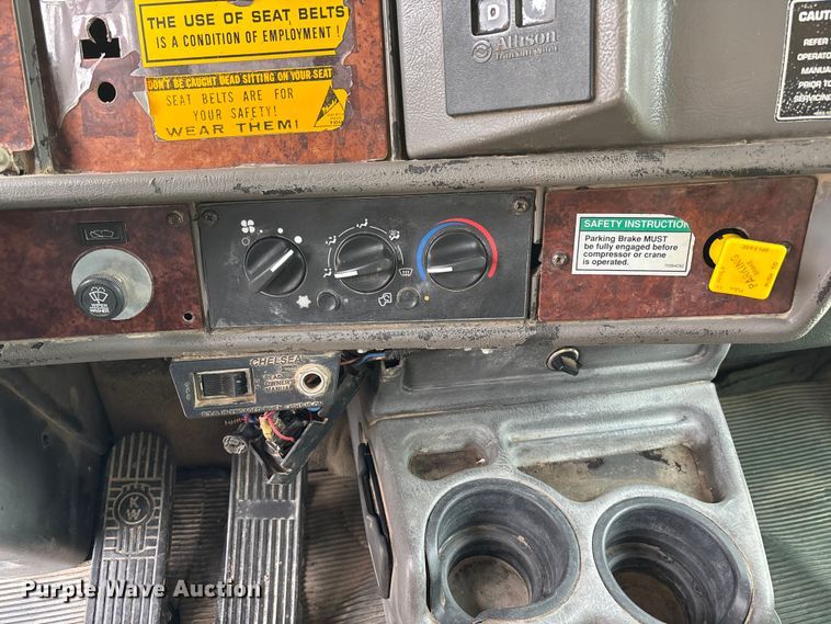 image for item EL2606 2007 Kenworth T300 fuel / lube truck