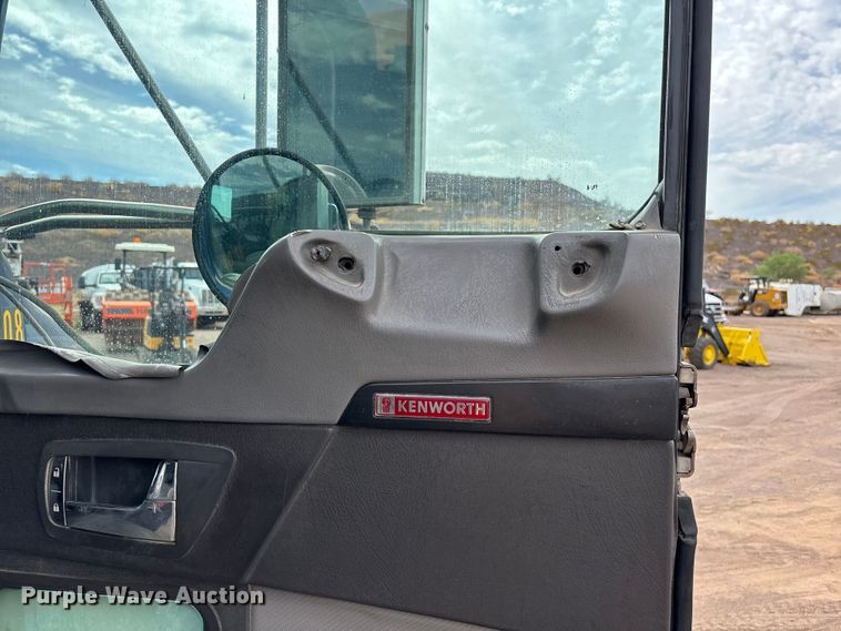 image for item EL2606 2007 Kenworth T300 fuel / lube truck