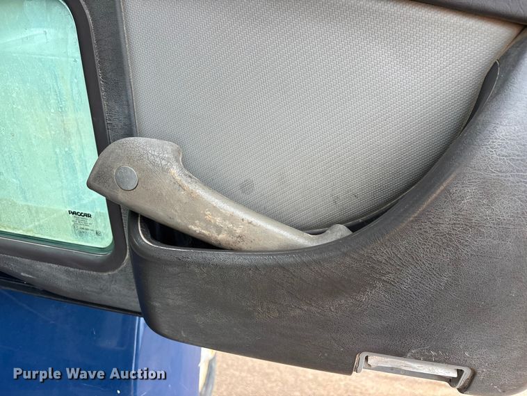 image for item EL2606 2007 Kenworth T300 fuel / lube truck