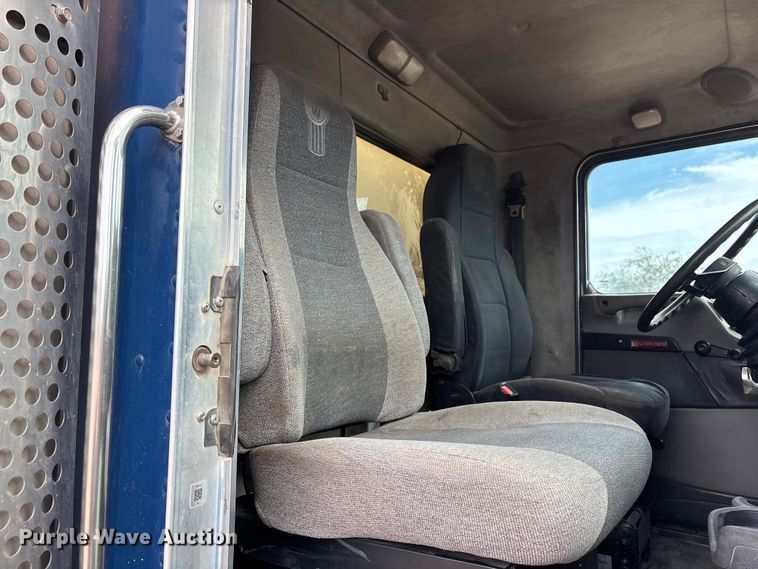 image for item EL2606 2007 Kenworth T300 fuel / lube truck