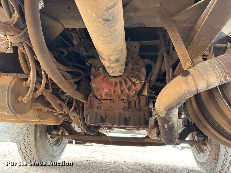 image for item EL2606 2007 Kenworth T300 fuel / lube truck