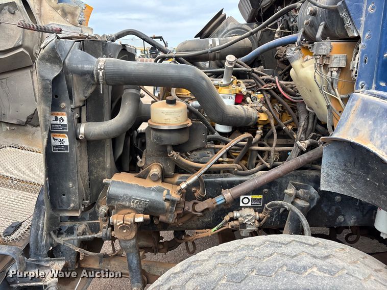 image for item EL2606 2007 Kenworth T300 fuel / lube truck