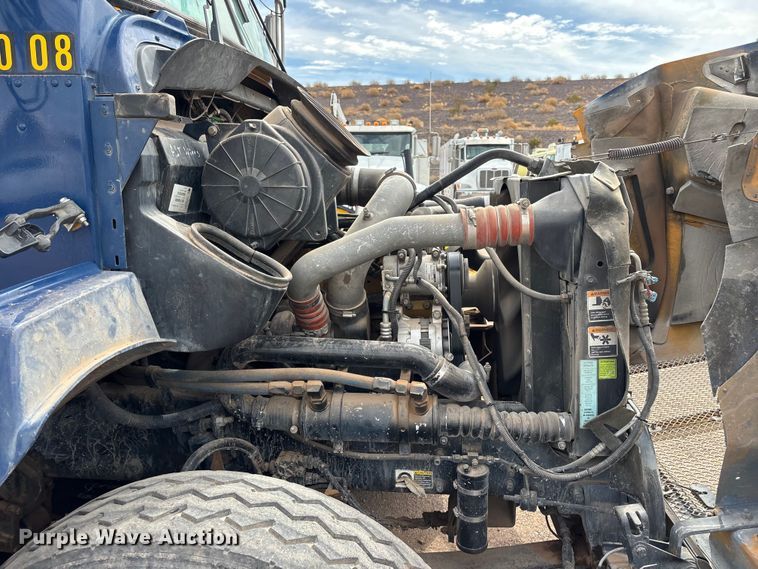 image for item EL2606 2007 Kenworth T300 fuel / lube truck