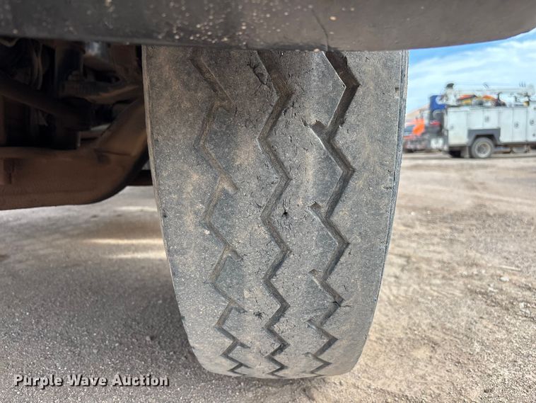 image for item EL2606 2007 Kenworth T300 fuel / lube truck