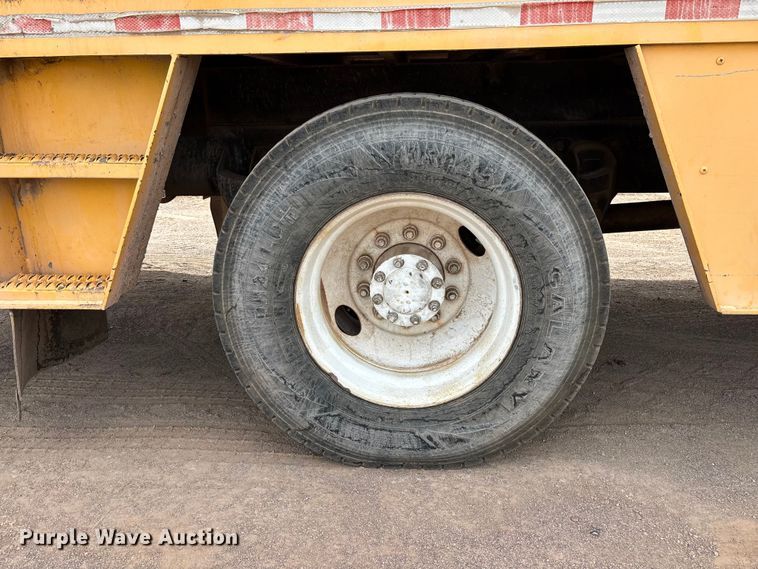 image for item EL2606 2007 Kenworth T300 fuel / lube truck