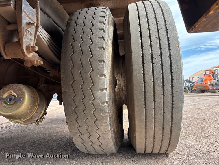 image for item EL2606 2007 Kenworth T300 fuel / lube truck