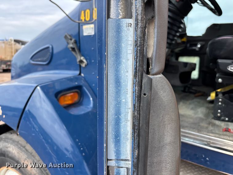 image for item EL2606 2007 Kenworth T300 fuel / lube truck