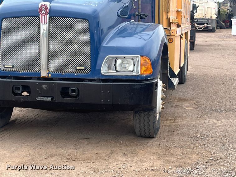 image for item EL2606 2007 Kenworth T300 fuel / lube truck