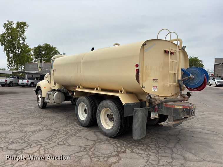 image for item EL2609 2007 Peterbilt 335 water truck