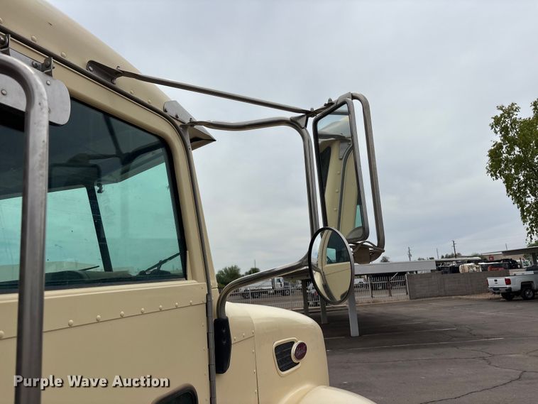 image for item EL2609 2007 Peterbilt 335 water truck