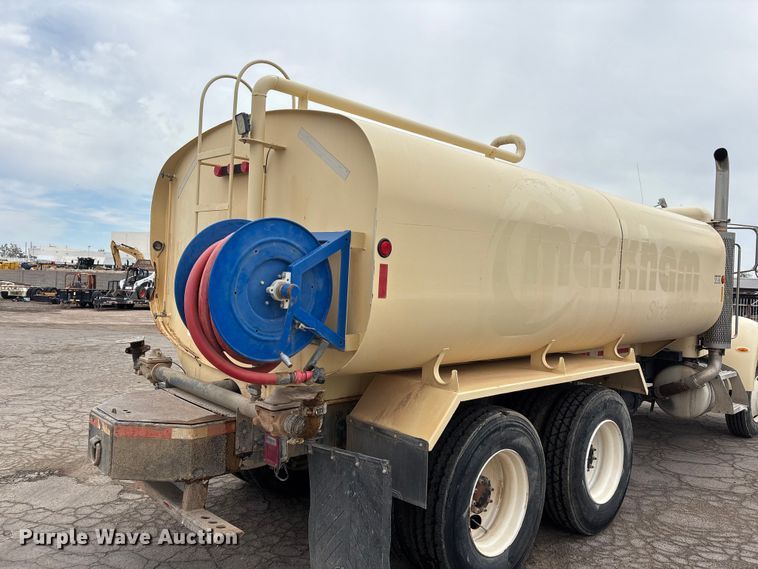 image for item EL2609 2007 Peterbilt 335 water truck