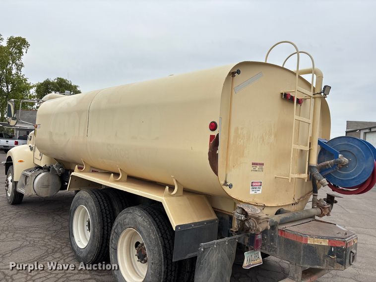 image for item EL2609 2007 Peterbilt 335 water truck
