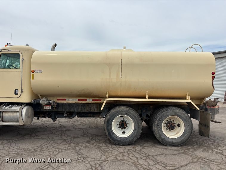 image for item EL2609 2007 Peterbilt 335 water truck