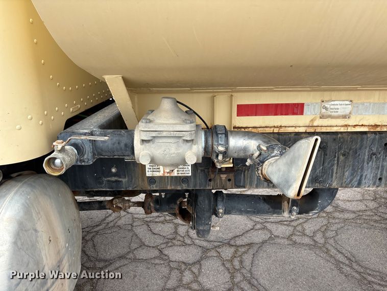 image for item EL2609 2007 Peterbilt 335 water truck
