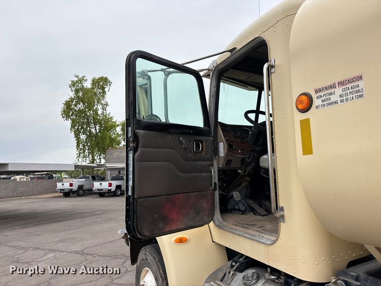 image for item EL2609 2007 Peterbilt 335 water truck