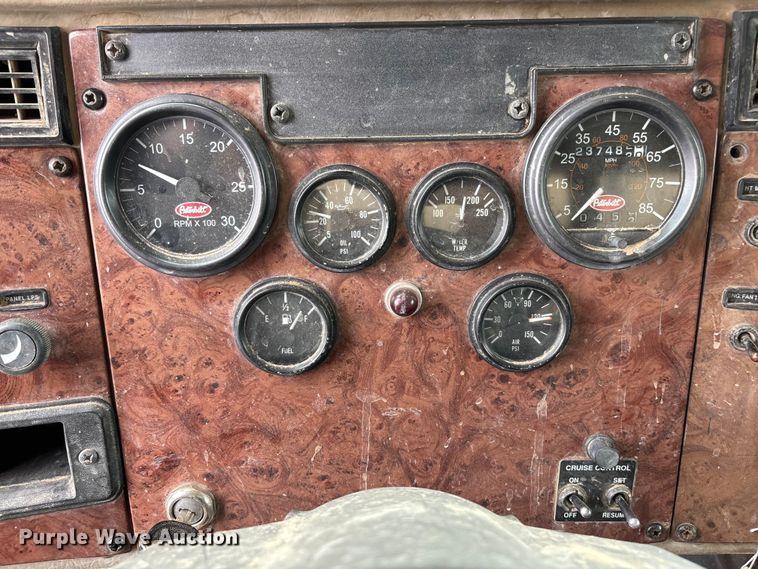 image for item EL2609 2007 Peterbilt 335 water truck