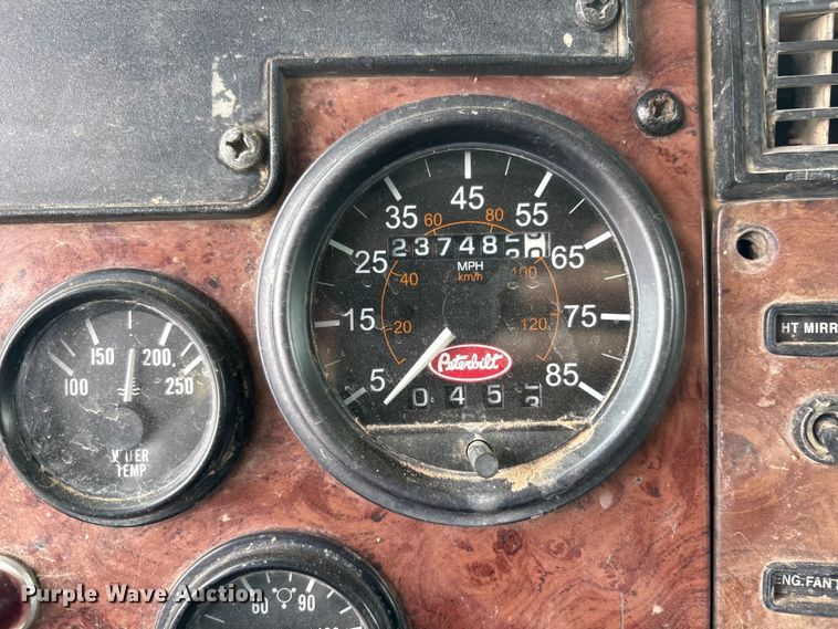 image for item EL2609 2007 Peterbilt 335 water truck