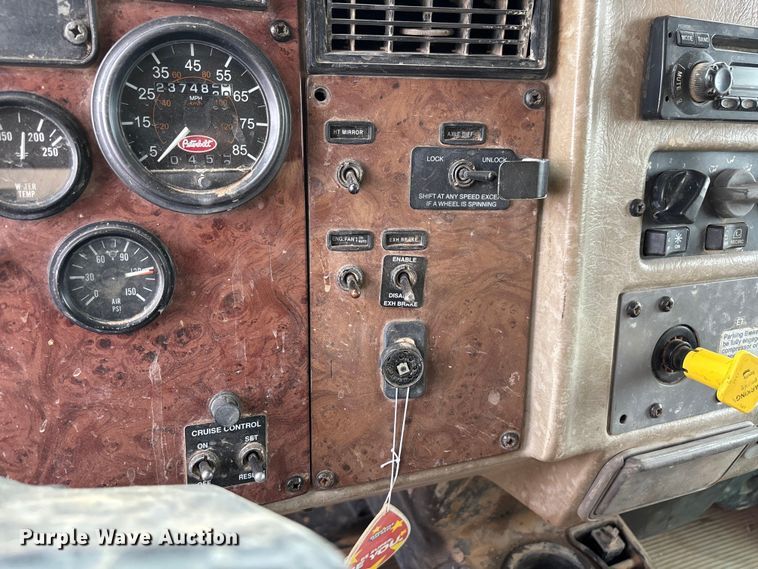 image for item EL2609 2007 Peterbilt 335 water truck