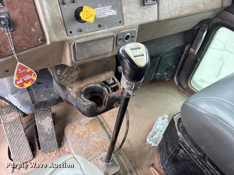image for item EL2609 2007 Peterbilt 335 water truck