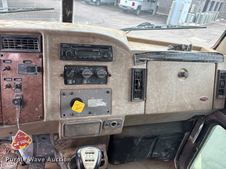 image for item EL2609 2007 Peterbilt 335 water truck