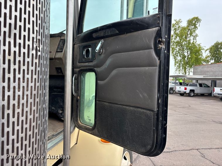 image for item EL2609 2007 Peterbilt 335 water truck
