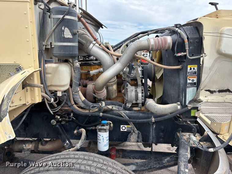 image for item EL2609 2007 Peterbilt 335 water truck