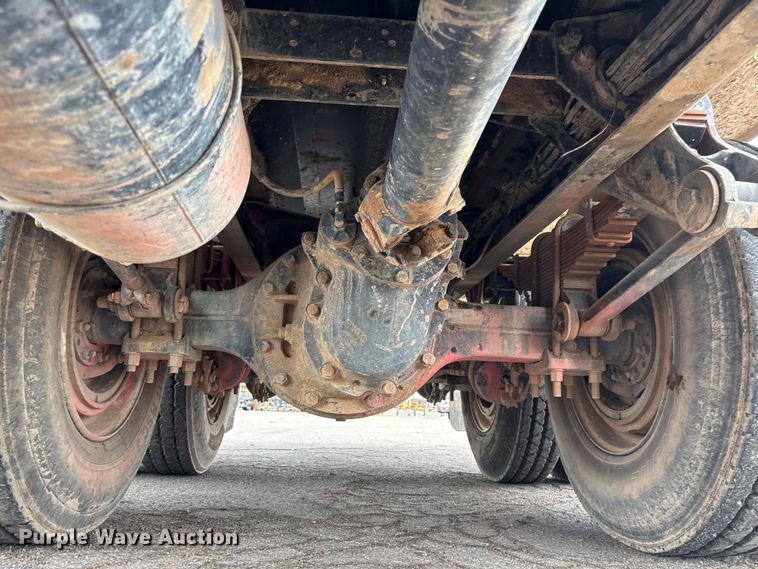 image for item EL2609 2007 Peterbilt 335 water truck