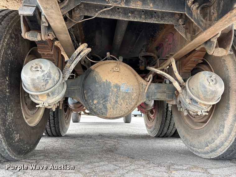 image for item EL2609 2007 Peterbilt 335 water truck