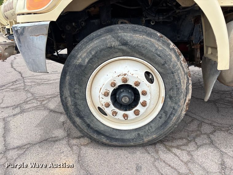 image for item EL2609 2007 Peterbilt 335 water truck