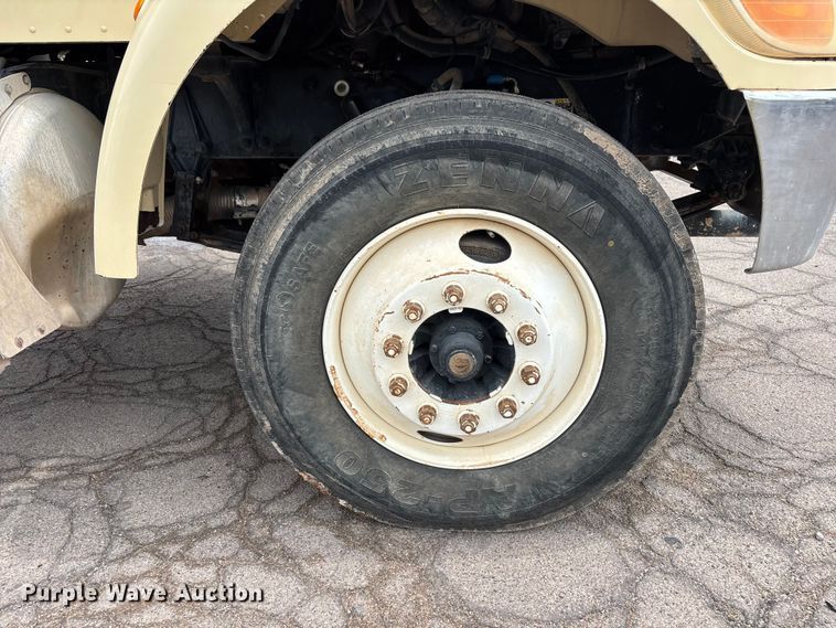 image for item EL2609 2007 Peterbilt 335 water truck